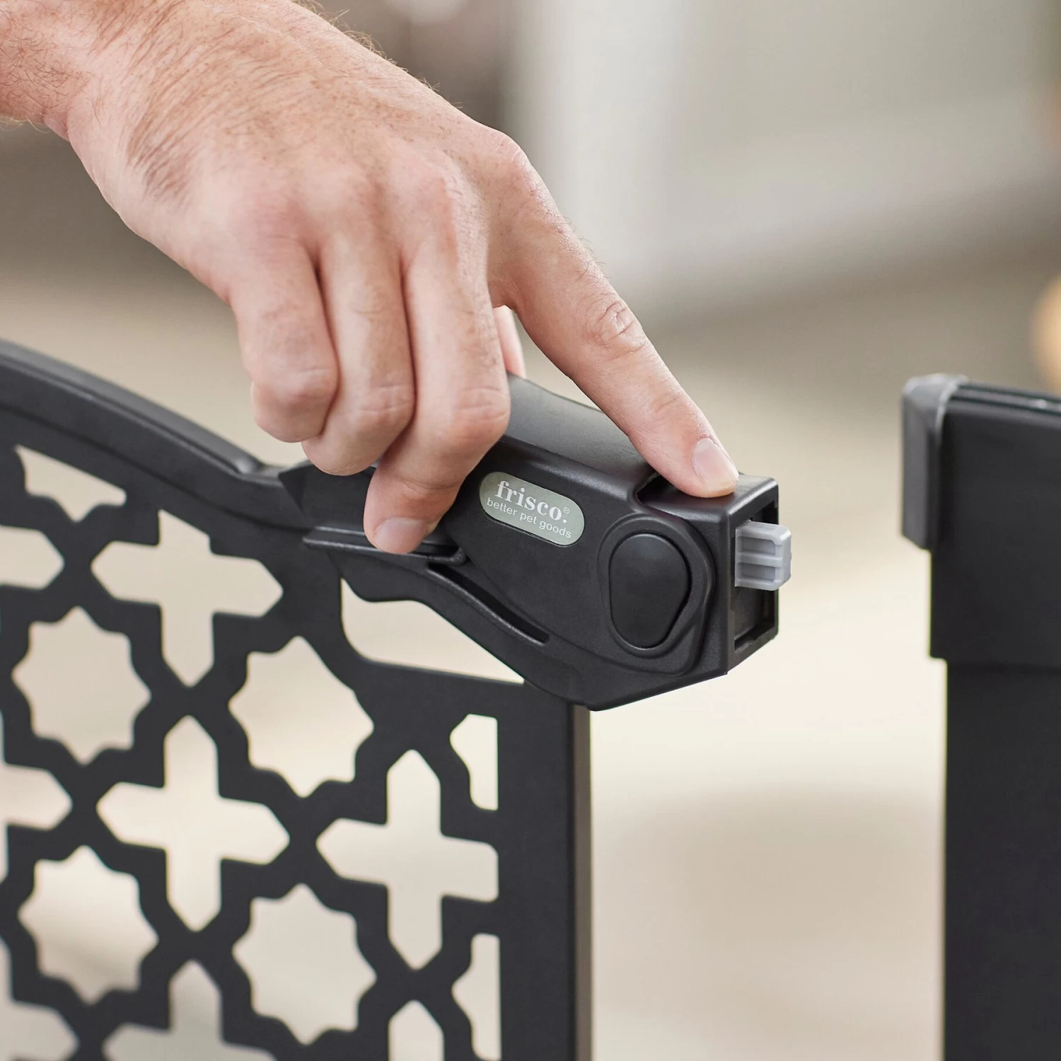 Frisco Metal Pattern Extra Wide Auto-close Dog Gate - Image 3