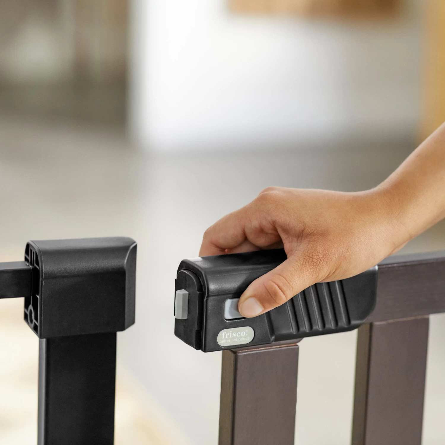 Frisco Wood & Metal Extra Wide Auto-close Dog Gate - Image 3